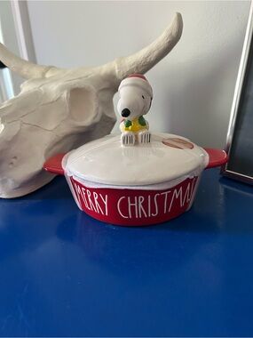 Rae Dunn Peanuts Snoopy Hugging Christmas Present Red Baking Dish with Lid